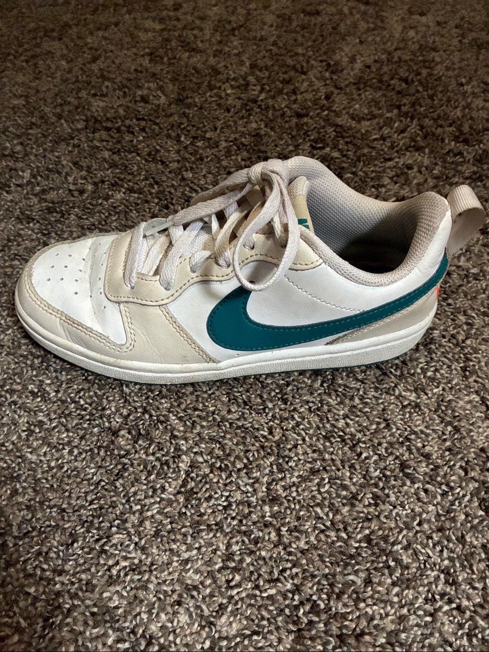 Nike girls shoes in White with Teal Accent